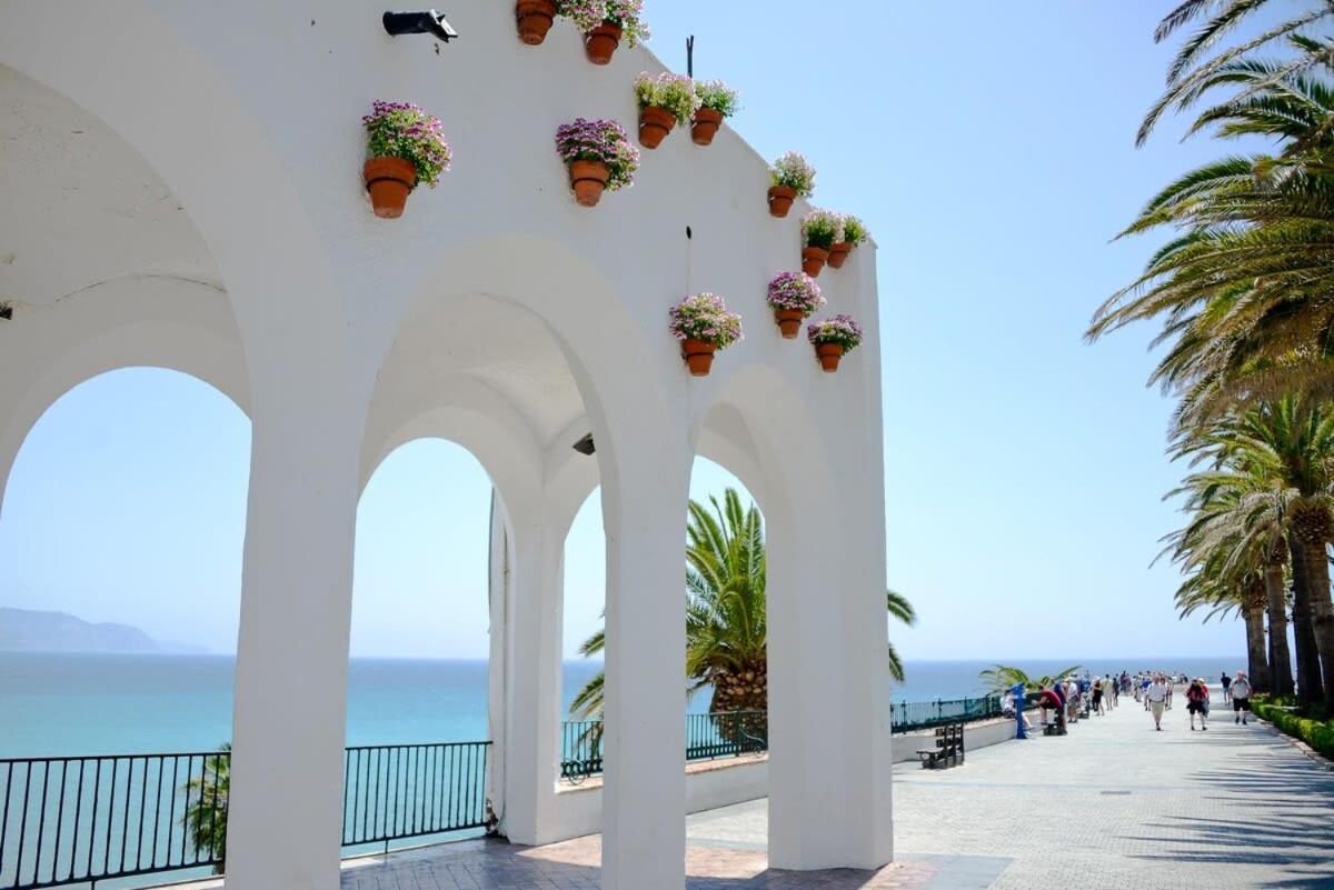 Apts Burriana Nerja Exterior foto